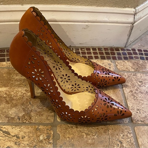 KATE SPADE Lana Brown Tan Laser Cut Floral Leather Pointed Toe Pumps Size 9B - Picture 1 of 10